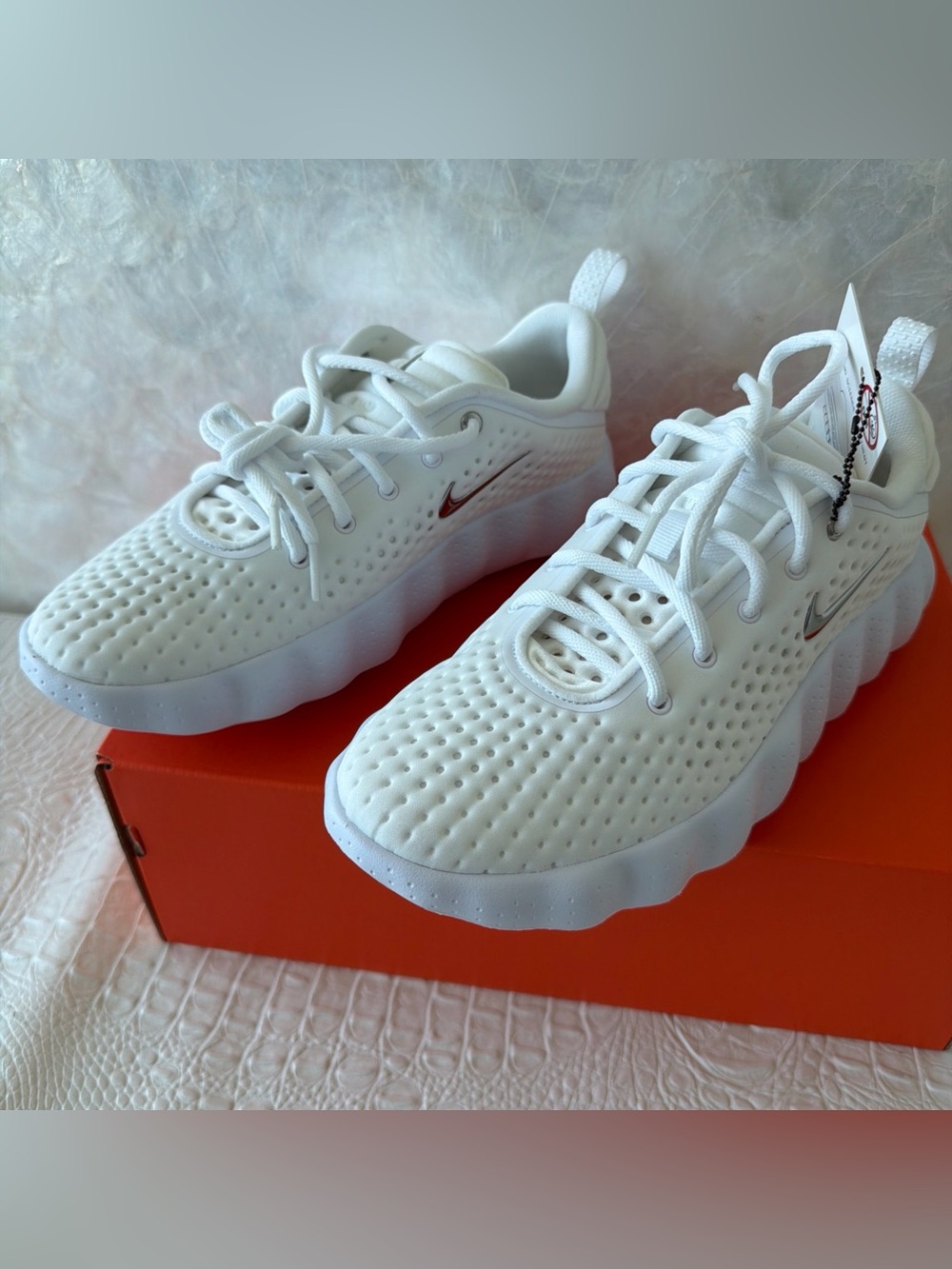 Nike Mind 002 Pregame — White/Vast Grey — Men’s 8 / Women’s 9.5